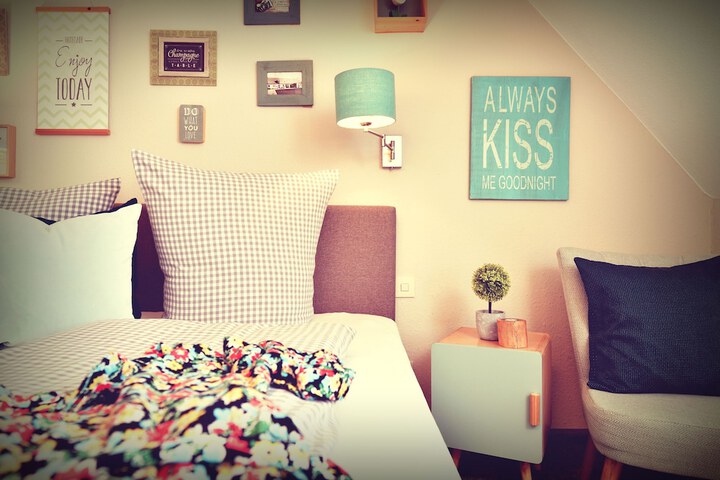 Room 6 of 75