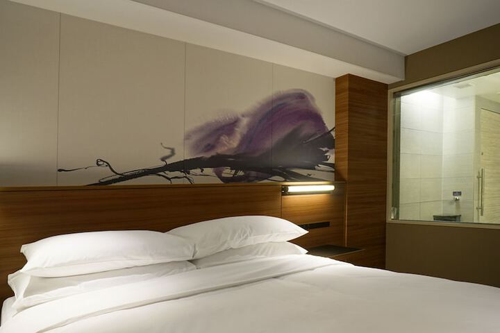 Room 7 of 82
