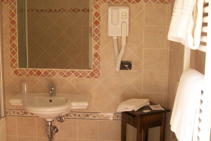 Room 10 of 31