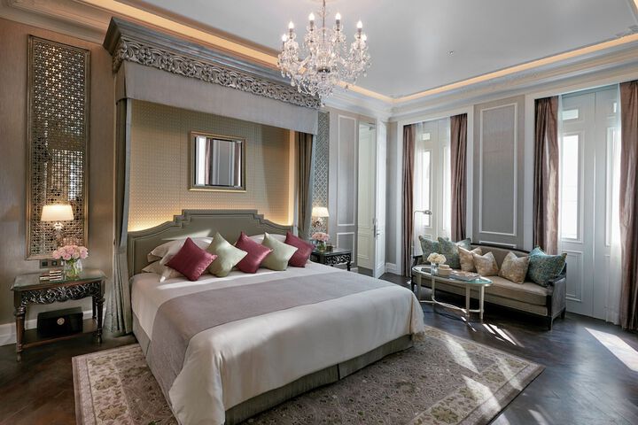 Room 3 of 147
