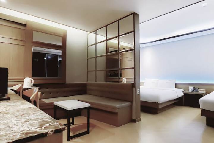 Room 30 of 89