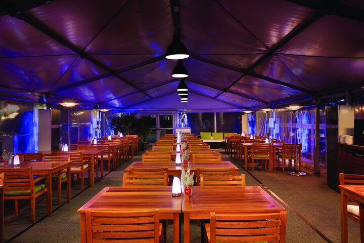 Lounge 60 of 90