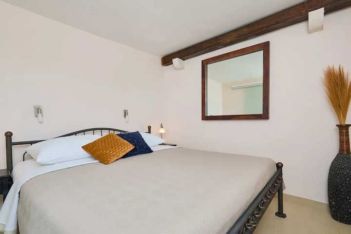 Room 2 of 14