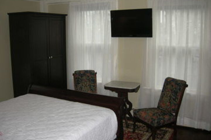 Room 9 of 13