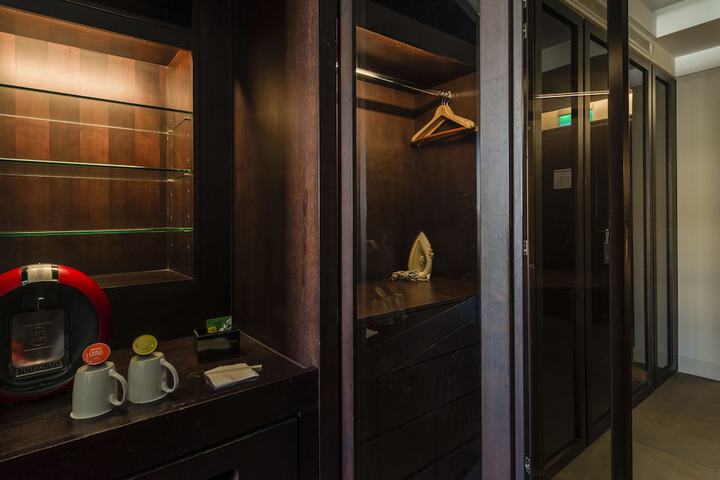 Room 8 of 38