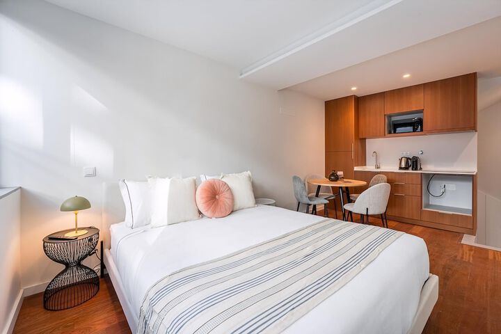 Room 3 of 32