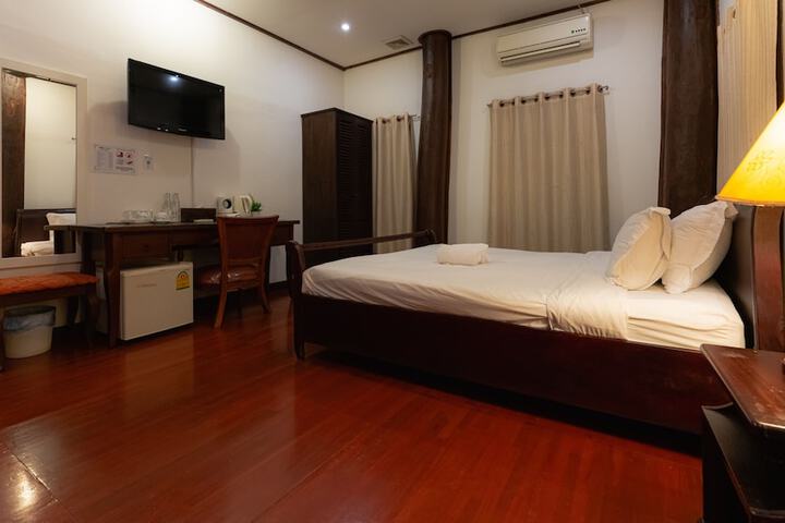 Room 13 of 28