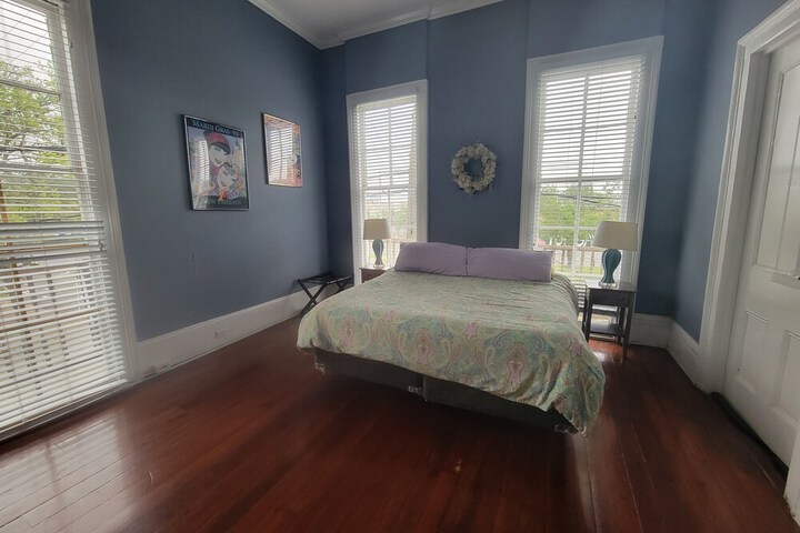 Room 2 of 27