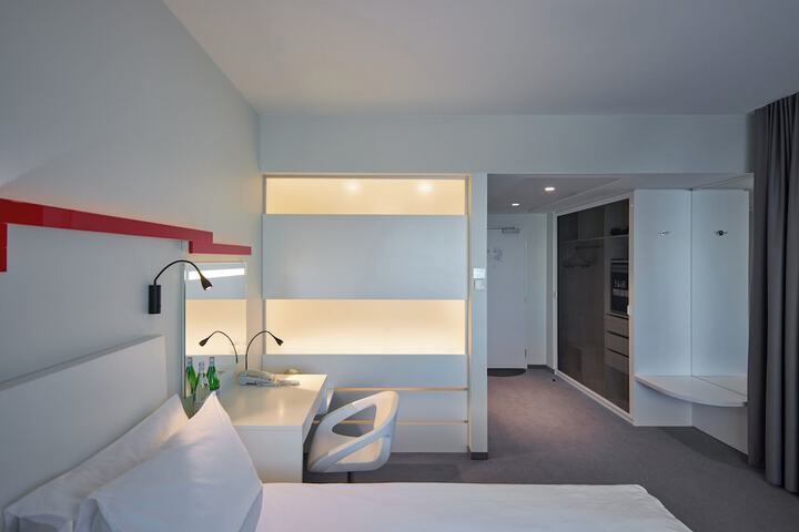 Room 15 of 81