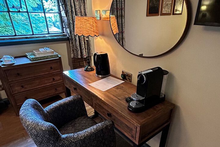 Room 12 of 33