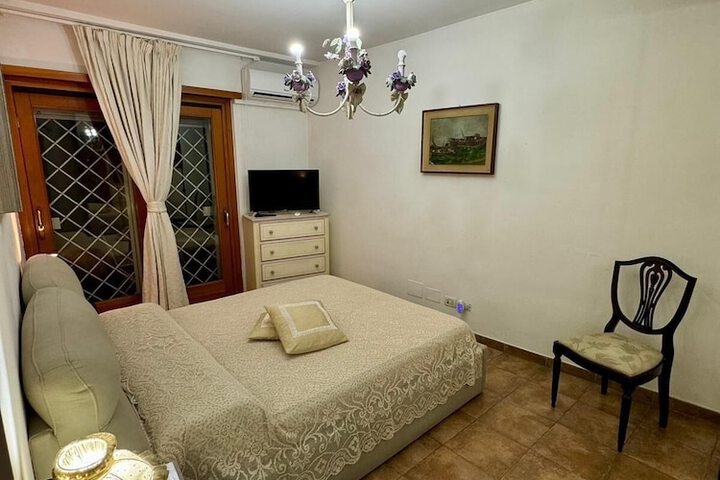 Room 11 of 29