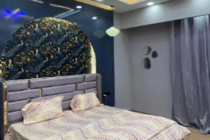 Room 12 of 14