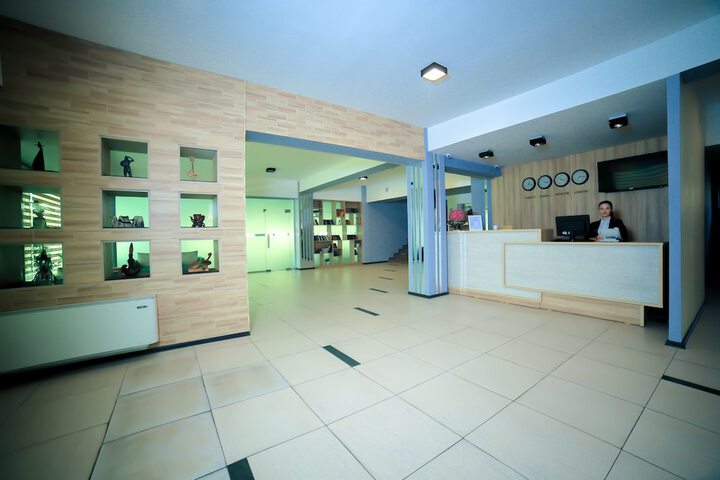 Entrance & Lobby