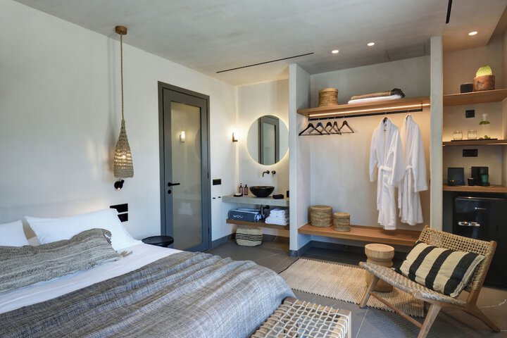 Room 12 of 38