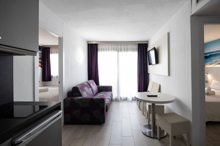 Room 5 of 35
