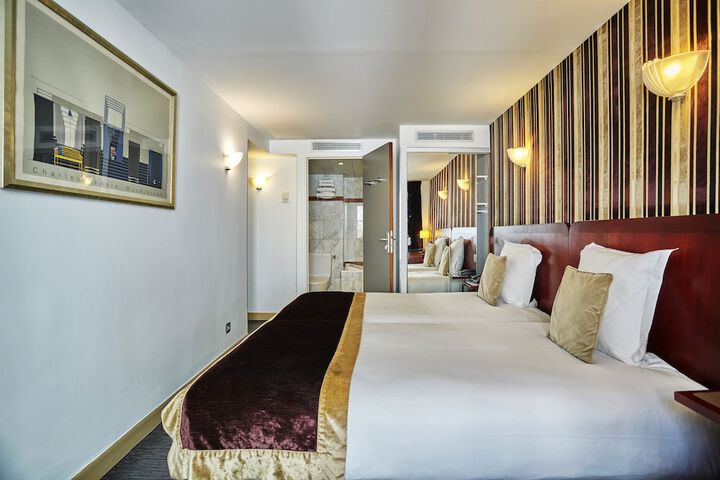 Room 17 of 27