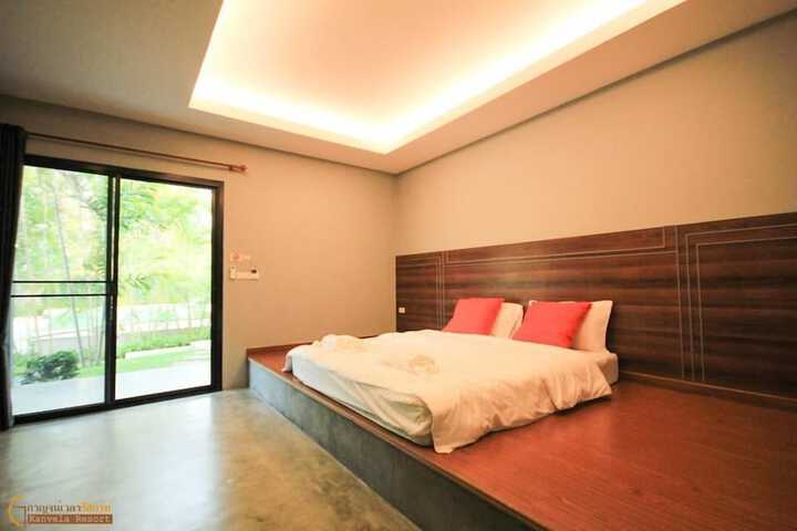 Room 4 of 39