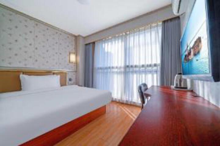 Room 8 of 10