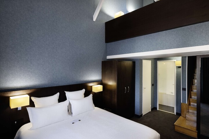 Room 33 of 103