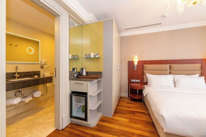 Room 86 of 102