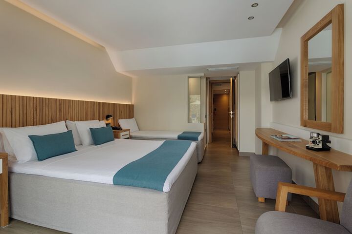 Room 42 of 168