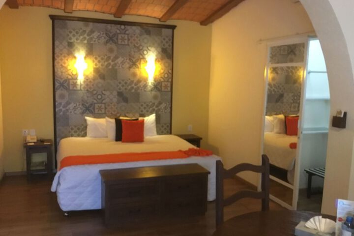 Room 3 of 95