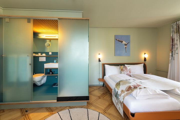 Room 6 of 35