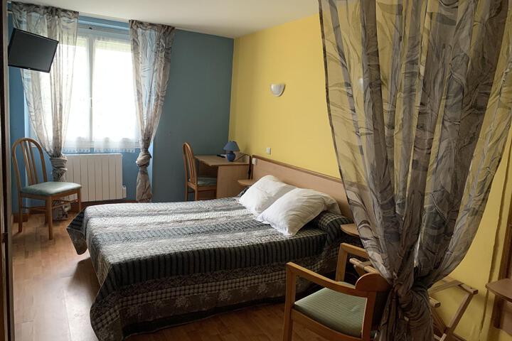 Room 10 of 33