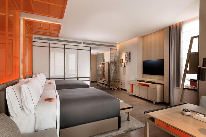 Room 35 of 82