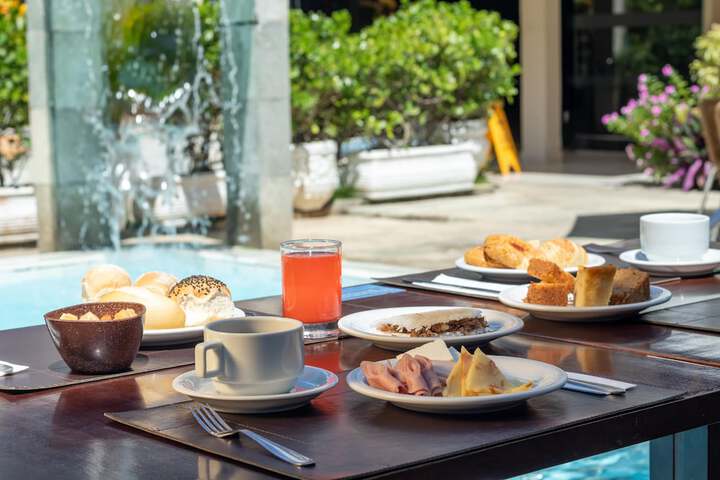 Breakfast/Coffee Service 70 of 82