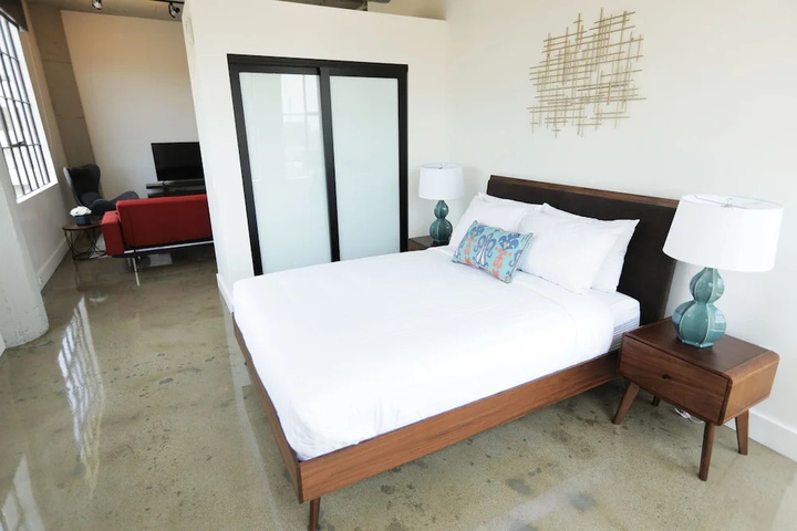 Room 4 of 20