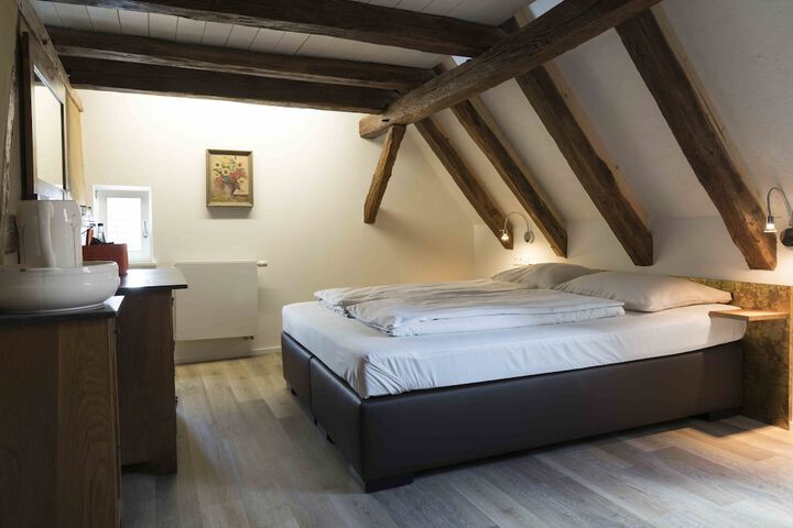 Room 6 of 39