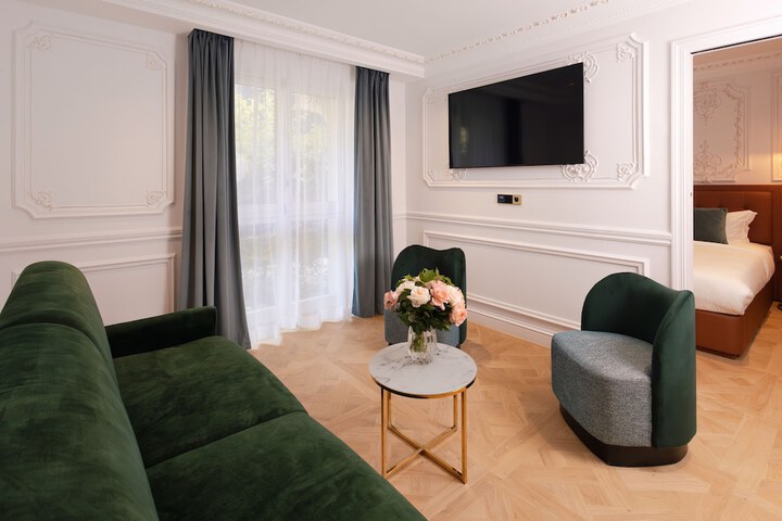 Room 22 of 32