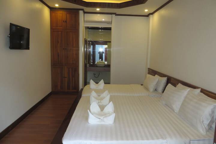 Room 5 of 32