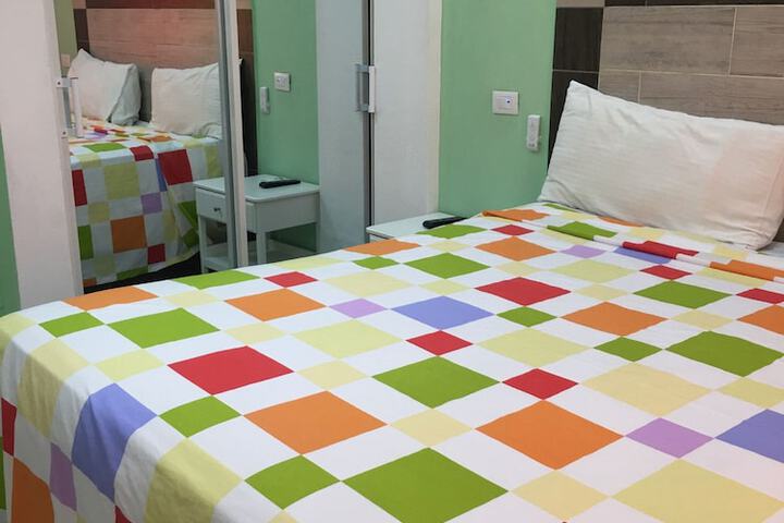 Room 7 of 76
