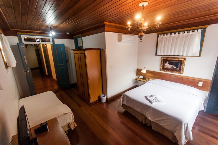 Room 30 of 106