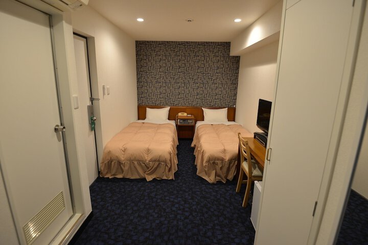 Room 8 of 39