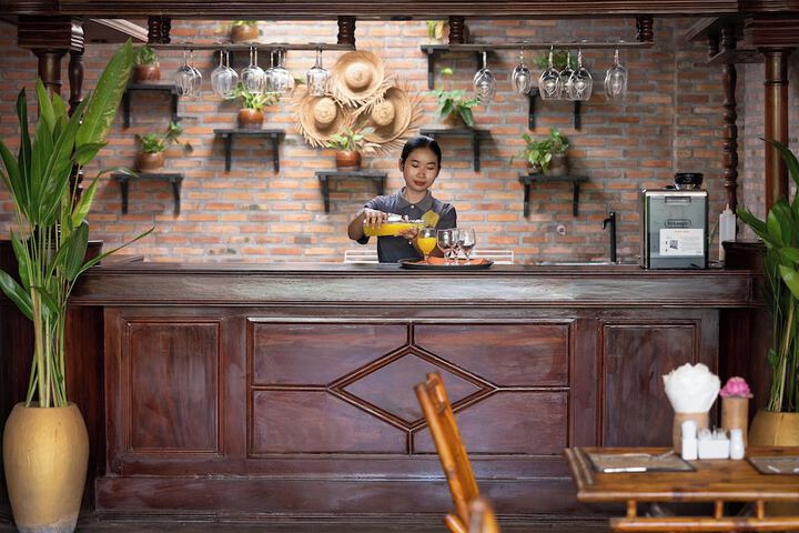 Lounge 93 of 109