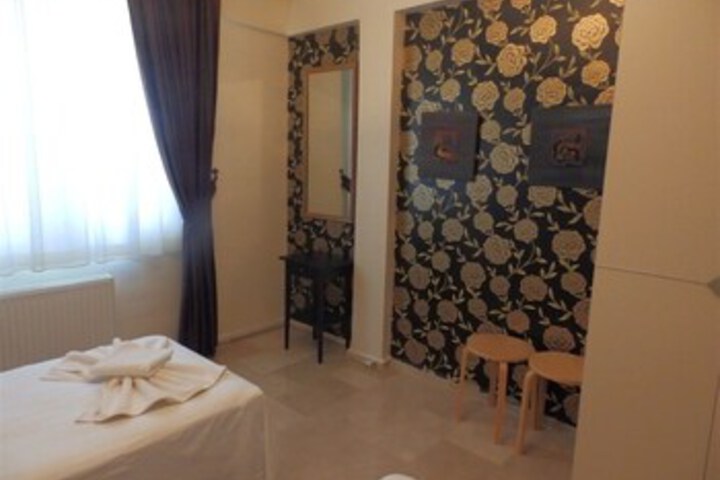 Room 17 of 66