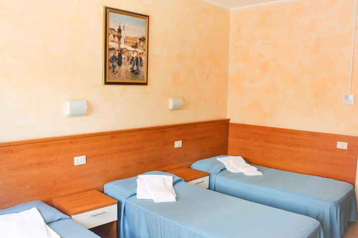 Room 6 of 43