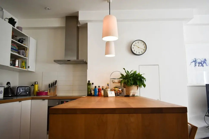 Modern 3 Bedroom Flat in Central Brighton Townhouse