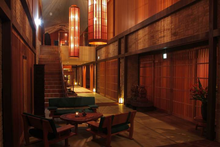 Hotel Lobby