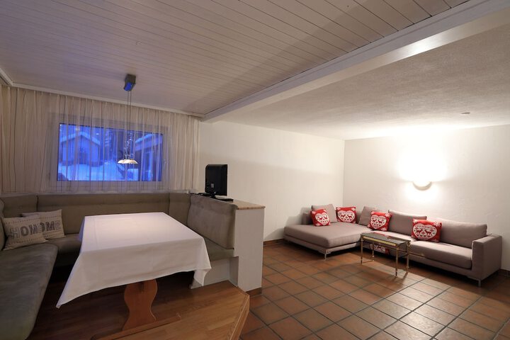 Room 35 of 60