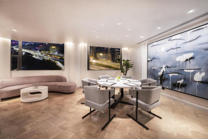 Lounge 189 of 225
