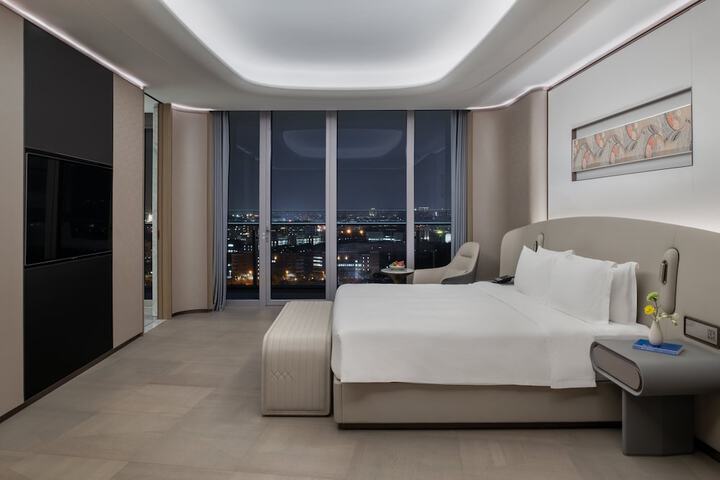 Room 15 of 126