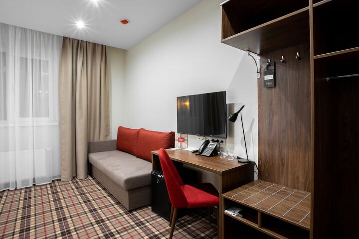 Room 16 of 25