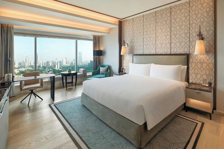 Room 10 of 98