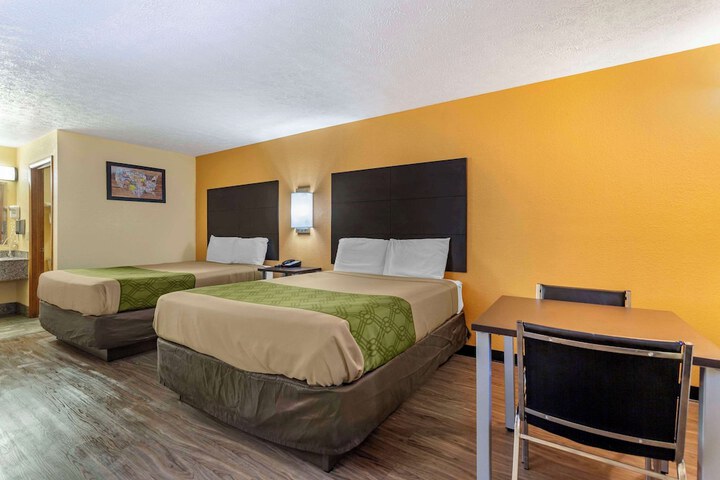 2 Queen Beds (3 of 5)