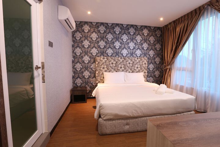 Room 10 of 49