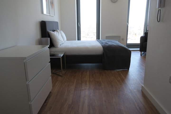 Room 4 of 37